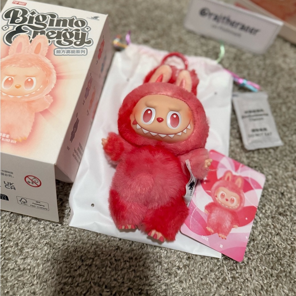 Pop Mart Labubu Big Into Energy: Love (NEW)